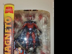 Description 211 Marvel Select Magneto Figurine