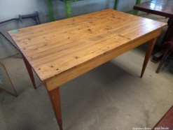 Description 135 - Oregon Pine Kitchen / Dining Table