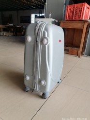 Description Lot 6077 - Hard Shell Travel Bag