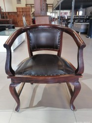 Description 7112- 1x Solid Wood Leather Chair 