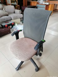 Description 2849 - Beautiful Office Chair on Wheels