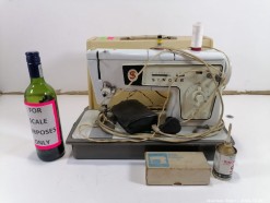 Description 3456 - Vintage Electric Singer Sewing Machine