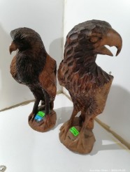 Description 1669 - 2 x Carvings of Eagles in Wood