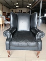 Description 6731 - 1 x Black Leather one Seater Couch