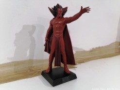 Description 323 - Marvel Collectable Figurine with Magazine - Mephistu