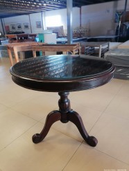 Description 5181 - Stunning Solid Wood Round Table with Glass Top