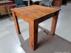 Description 3480 - Beautiful Solid Wood Table