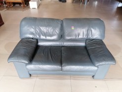 Description 3170 - Beautiful 2 Seater Leather Couch