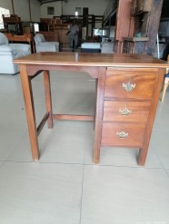 Description 5349 - Beautiful Solid Wood Desk with Drawers