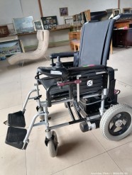 Description Lot 5805 - Electric Wheelchair - Like New