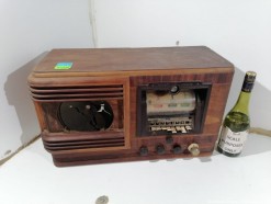 Description Lot 1476 - Vintage Radio 