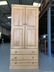 Description 5681 - Lovely Solid Wood Double Door Wardrobe