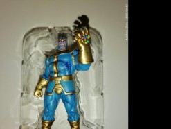 Description 225 - Marvel Collectable Figurine with Magazine - Thanos