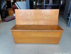 Description 4910 - Church Style Pew with Storage