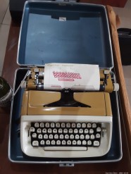 Description 788 - Portable Royal Typewriter