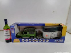 Description 2845 - Superb Land Rover and Horse and Trailer Toy /Model