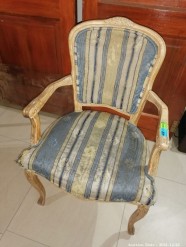Description 209 - Beautiful Vintage Armchair