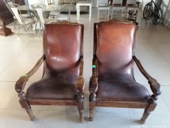 Description 1842 - 2 x Stunning Leather and Hardwood Armchairs