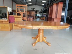 Description 5038 - Extendable Solid Wood Dining Room Table