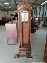 Description 279 - Classic Grandfather Clock