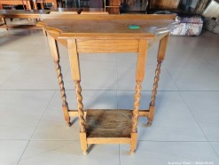 Description 1678 - 1 x Entrance Hall Table of Solid Wood