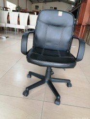 Description 5063 - Leatherette Office Chair on Wheels