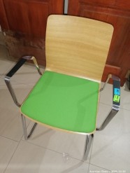 Description 210 - Funky Bright Office Chair