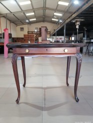 Description 7111- 1x Solid Wood Table With Drawers