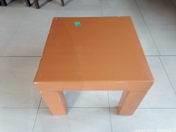 Description Lot 1555 - Sturdy Coffee Table made out of Durable Plastic