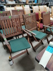Description 107 Beach Chairs