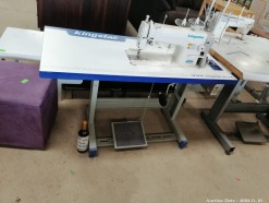 Description 520 Sewing Machine & Table