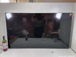 Description 5262 - Samsung 55 Inch Smart TV with Remote and Wall Bracket