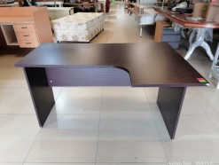 Description 2853 - Beautiful Wooden Desk