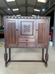 Description 7124- 1x Solid Wooden Cabinet
