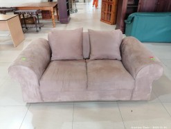 Description 3722 - Lovely Upholstered 2 Seater Couch