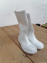 Lot Lot 7026 - 1 x SIZE 10 WAYNE GUMBOOT STC AND MIDSOLE WHITE 