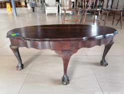 Description 1934 - 1 x Ball Claw Oval Table, solid wood