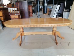 Description 3224 - Beautiful Solid Wood Dining Room Table