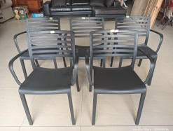Description 2559 - 5 x Black Plastic Chairs