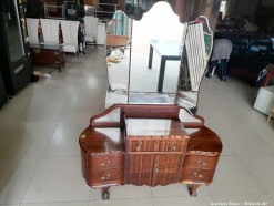 Description 5060 - Solid Wood Dressing Table with Movable Mirrors and Ball and Claw Feet