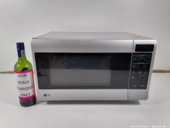 Description 4704 - LG Digital Microwave