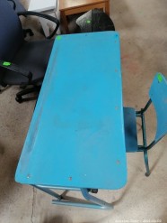 Description 501 Old school Desk and Chair