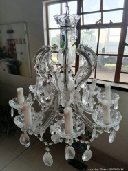 Description Lot 1472 - Glass Chandelier with candles detail