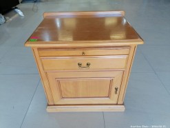 Description 5425 - Lovely Wooden Bedside Cabinet