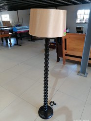 Description 3459 - Wonderful Freestanding Lamp stand with Lamp Shade